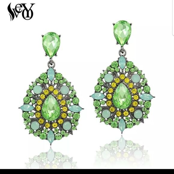 VEYO Green Rhinestone Dangle Drop Earrings - Picture 1 of 3